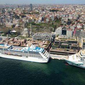 Bakan Uraloğlu a&ccedil;ıkladı: Kruvaziyer yolcu sayısı 16 yılın zirvesinde!