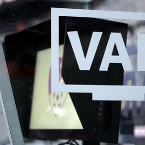 Beşiktaş taraftarından VAR protestosu! Stadın dışına pankart astılar