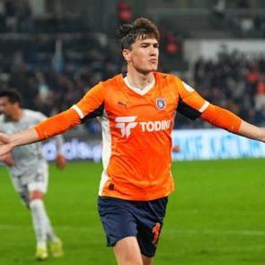 Eldor Shomurodov 5 ma&ccedil;lık gol orucunu dubleyle bozdu!