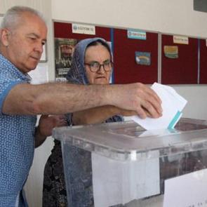 Fark a&ccedil;ılıyor: Son se&ccedil;im anketinde &ccedil;arpıcı değişim