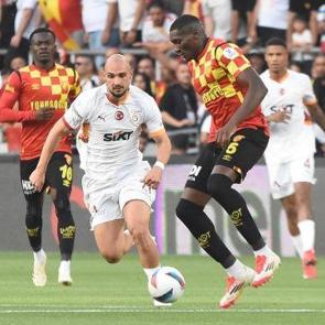 Aslan zirvede farkı 4'e &ccedil;ıkarmak i&ccedil;in sahada: G&ouml;ztepe-Galatasaray: Muhtemel 11'ler