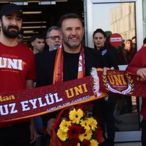 Galatasaray kafilesine İzmir'de coşkulu karşılama