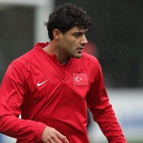 G&ouml;r&uuml;şmede sona gelindi! Ozan Kabak imzayı atıyor