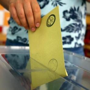 G&uuml;&ccedil;l&uuml; liderlik arayışı ankete yansıdı: AK Parti y&uuml;kselişe devam ediyor