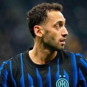 Hakan &Ccedil;alhanoğlu Galatasaraylıları &uuml;zd&uuml;!