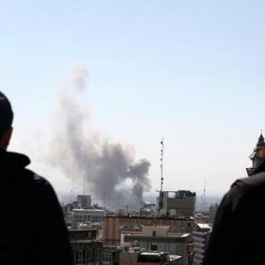 İran rafinerilerinde patlama alarmı: Adalarda kritik saatler!