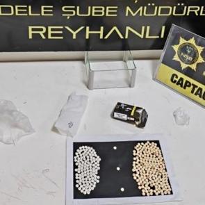 Reyhanlı&rsquo;da narkotik operasyonu: İkametten y&uuml;zlerce zehirli hap &ccedil;ıktı!