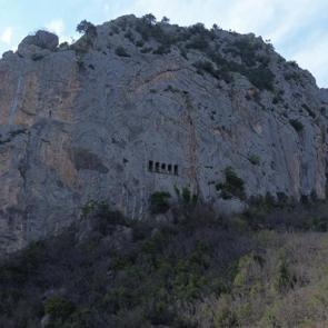 Kayaların i&ccedil;indeki mezarlar: Asarkale ve Kral Kaya Mezarları tarihe şahitlik ediyor