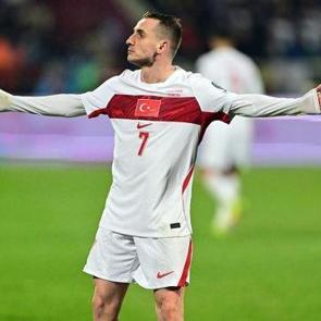 Kerem Akt&uuml;rkoğlu'ndan zulme karşı tek c&uuml;mle! D&uuml;nyaya ayetle seslendi