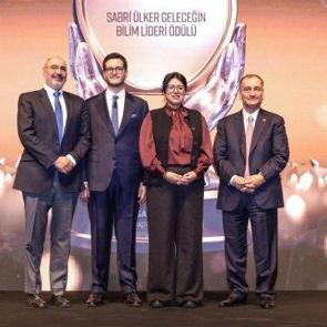 K&uuml;reselleşen Sabri &Uuml;lker Geleceğin Bilim Lideri &Ouml;d&uuml;l&uuml;'n&uuml;n 10'uncusu Şili'ye uzandı