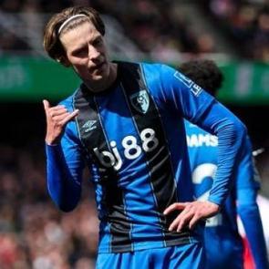 Premier Lig'de liderden s&uuml;rpriz kayıp! Bitime haftalar kala zirve tehlikede