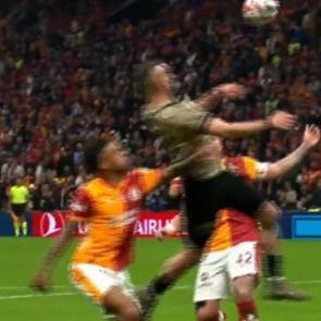 Rams Park'ta penaltı itirazı! Eski hakemler arasında fikir ayrılığı