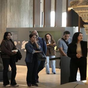 Saklı kalan hikayeleri dinlediler: Troya M&uuml;zesi&rsquo;nde rehberli tur etkinliği