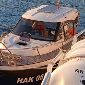 Sarıyer'de s&uuml;r&uuml;klenen ve i&ccedil;inde 2 kişi bulunan tekne kurtarıldı