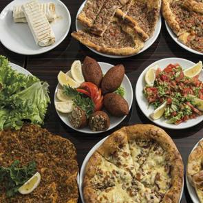 T&uuml;rk mutfağı sınırlarını aştı! Turistler bu yemekler i&ccedil;in kuyruğa giriyor