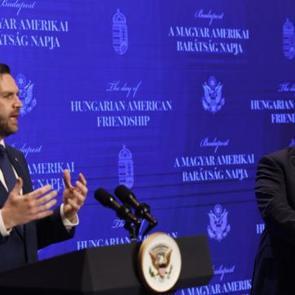 Vance Orban i&ccedil;in oy istedi! Trump: Ona hayranım