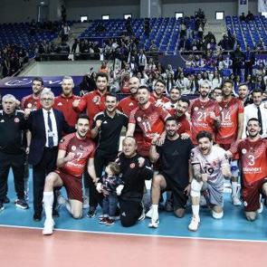 Voleybolda kupa sahibini buldu! Galatasaray'ı 3-0 yendiler