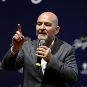 S&uuml;leyman Soylu'dan, &Ouml;zg&uuml;r &Ouml;zel'e G&uuml;listan Doku tepkisi