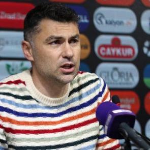 'Bu hakemlerle olmaz' diyen Burak Yılmaz derbideki pozisyonu hatırlattı!