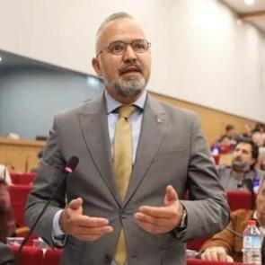AK Parti'li Yıldız'dan, Belediye Başkanı Cemil Tugay'a "Meclis kapatma" tepkisi