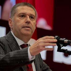 Başkan resmen a&ccedil;ıkladı! "Kadro dışı bırakmadık"