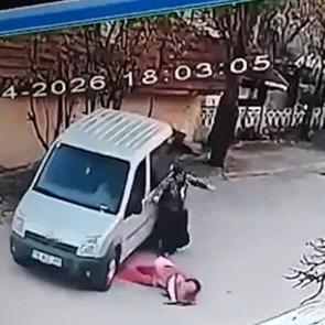 Bolu'da eşini &ccedil;ocuklarının g&ouml;z&uuml; &ouml;n&uuml;nde arabayla ezen koca tutuklandı