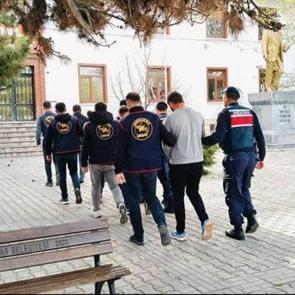 &Ccedil;obanları hamama g&ouml;t&uuml;r&uuml;p, 5 milyon lira değerindeki b&uuml;y&uuml;kbaşları &ccedil;aldılar