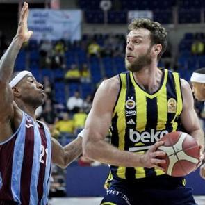 Fenerbah&ccedil;e Beko evinde Trabzonspor'u devirdi!