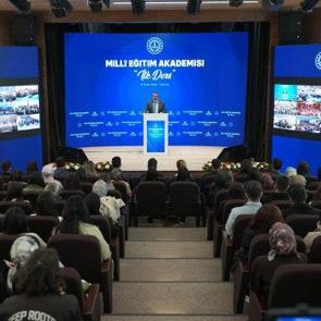 İlk ders Bakan Tekin'den! Milli Eğitim Akademisi kapılarını a&ccedil;tı!