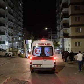 İzmir&rsquo;de 28 &ouml;ğrenci, gıda zehirlenmesi ş&uuml;phesiyle hastaneye kaldırıldı