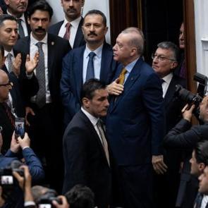 Kurtlar Vadisi'nin &uuml;nl&uuml; ismi AK Parti Grup toplantısında!