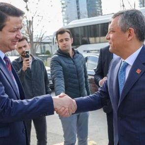 &Ouml;zg&uuml;r &Ouml;zel'den Saadet Partisi'ne ziyaret!