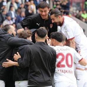 Şampiyonluğa kenetlendiler! Deplasman i&ccedil;in 5 otob&uuml;s tahsis etti