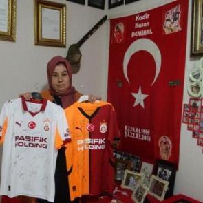 Şehit annesinin Galatasaray forması isteği ger&ccedil;ekleştirildi!