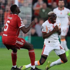 &Uuml;nl&uuml; yorumcudan Osimhen iddiası! 'Dizinden ameliyat oldu'