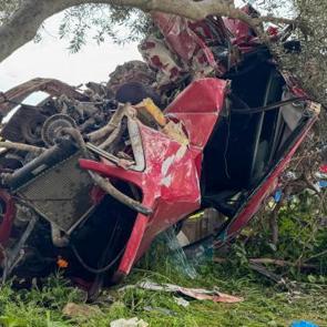 Uşak'ta korkun&ccedil; kaza! Ara&ccedil; parampar&ccedil;a oldu: 1 &ouml;l&uuml;!