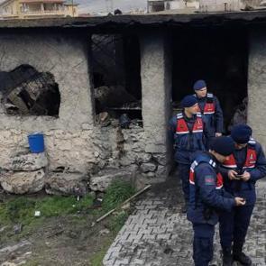 Tavanı &ccedil;&ouml;ken fırının enkazı altında kalan kadın &ouml;ld&uuml;