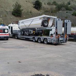 Akaryakıt istasyonunda ş&uuml;pheli &ouml;l&uuml;m! Tırda bulundu