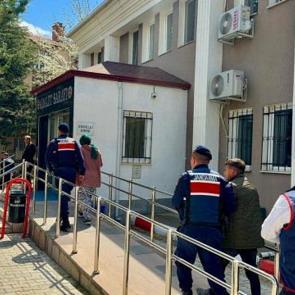 Afyonkarahisar'daki ş&uuml;pheli &ouml;l&uuml;m &ccedil;&ouml;z&uuml;ld&uuml;! İntihar denildi cinayet &ccedil;ıktı 