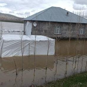 Ağrı'da sağanak yağış: Dereler taştı, evler ve tarım arazilerini su bastı!