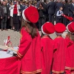AK Parti'den 'mehter' provokasyonuna tepki: 'Ana muhalefet bu halde'