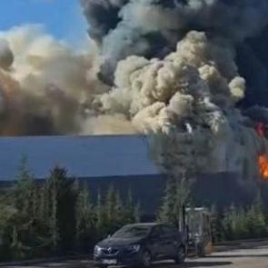 Ankara'da boya fabrikasında yangın: Bir iş&ccedil;i hayatını kaybetti!