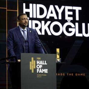 Berlin&rsquo;de tarihi gece: Hidayet T&uuml;rkoğlu, FIBA Hall of Fame 2026 &ouml;d&uuml;l&uuml;n&uuml; aldı
