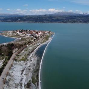 Eğirdir G&ouml;l&uuml;&rsquo;nde kendiliğinden oluştu: Turistler hayran kaldı