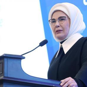 Emine Erdoğan'dan &ccedil;ocukların dijital ortamda korunması programına ilişkin paylaşım