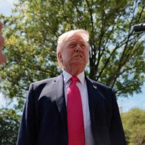 H&uuml;rm&uuml;z'e giden gemiden &ccedil;ıkanlar Trump'ı şoke etti! Anlaşmamız olduğunu sanıyordum!