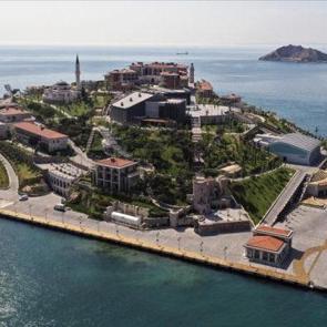 Gen&ccedil;ler tarihle buluşacak: 20 bin &ouml;ğrenci Demokrasi ve &Ouml;zg&uuml;rl&uuml;kler Adası yolcusu
