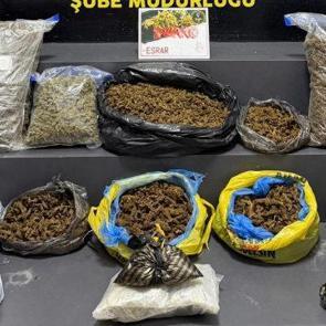 İzmir&rsquo;de 16,5 kilo skunk ele ge&ccedil;irildi