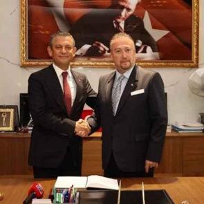 Ortalığı karıştıracak iddia! &Ouml;zg&uuml;r &Ouml;zel, &Ouml;zkan Yalım'dan korkuyor, elinde bir şeyler var