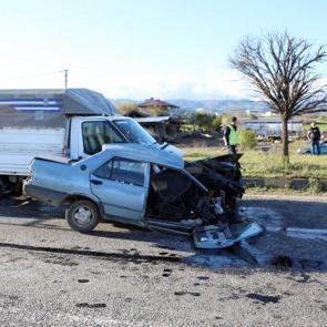 Otomobili ikiye ayıran kaza: 1 &ouml;l&uuml;!